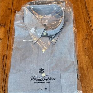 Brooks Brothers Light Blue Casual Button Down Shirt
17.5/36
